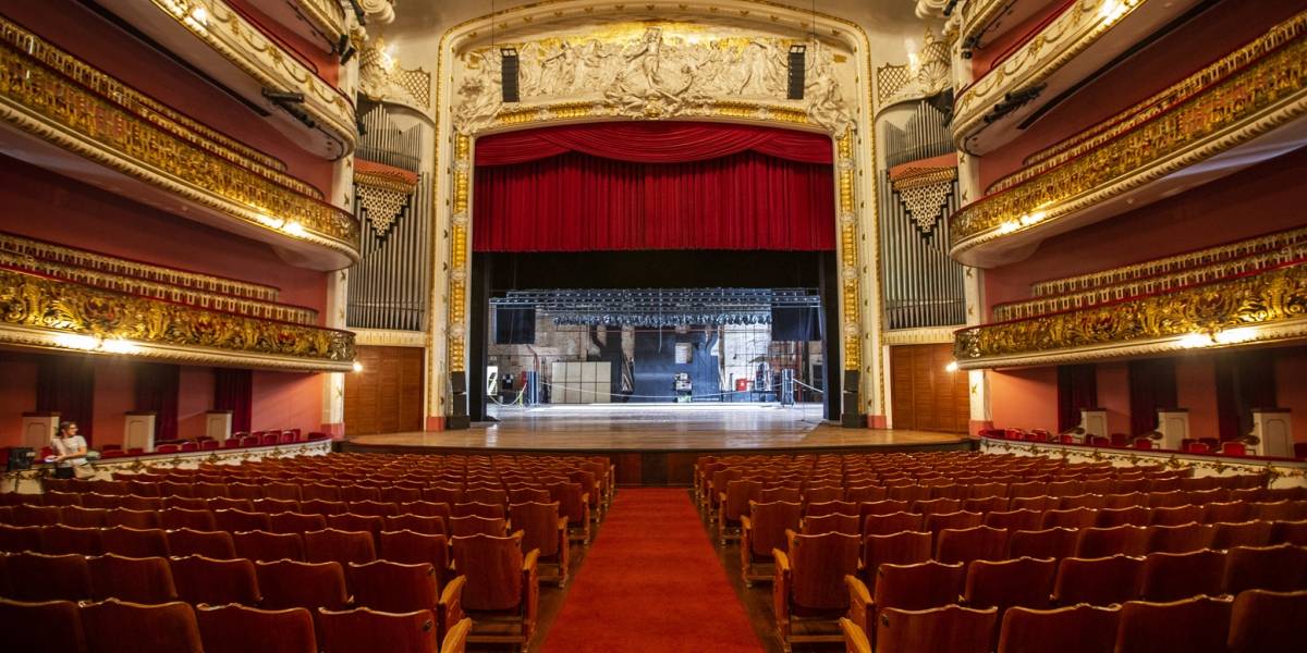 Theatro Municipal de SP homenageia profissionais da saúde